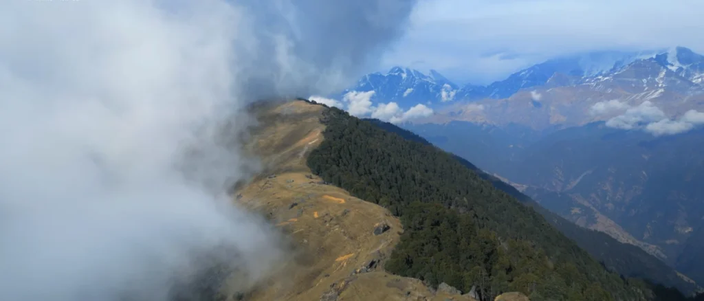 Brahmatal Trek ridge view Uttarakhand, Himalayan mountain panorama during Brahmatal Trek, scenic ridge trail Brahmatal winter trek, snow peaks Himalayan trek India, best trekking views in Uttarakhand