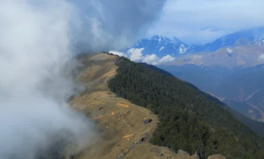Brahmatal Trek ridge view Uttarakhand, Himalayan mountain panorama during Brahmatal Trek, scenic ridge trail Brahmatal winter trek, snow peaks Himalayan trek India, best trekking views in Uttarakhand