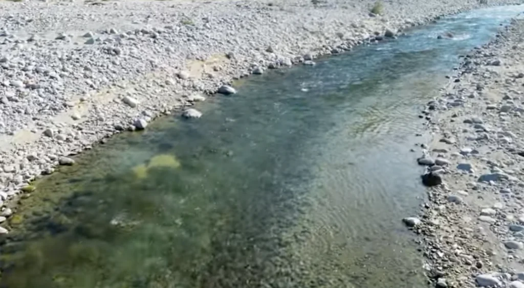 Mountain river on Brahmatal Trek route, clear Himalayan stream Uttarakhand, scenic river during Brahmatal winter trek, Himalayan trekking landscape India, natural water stream in Himalayas