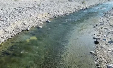 Mountain river on Brahmatal Trek route, clear Himalayan stream Uttarakhand, scenic river during Brahmatal winter trek, Himalayan trekking landscape India, natural water stream in Himalayas