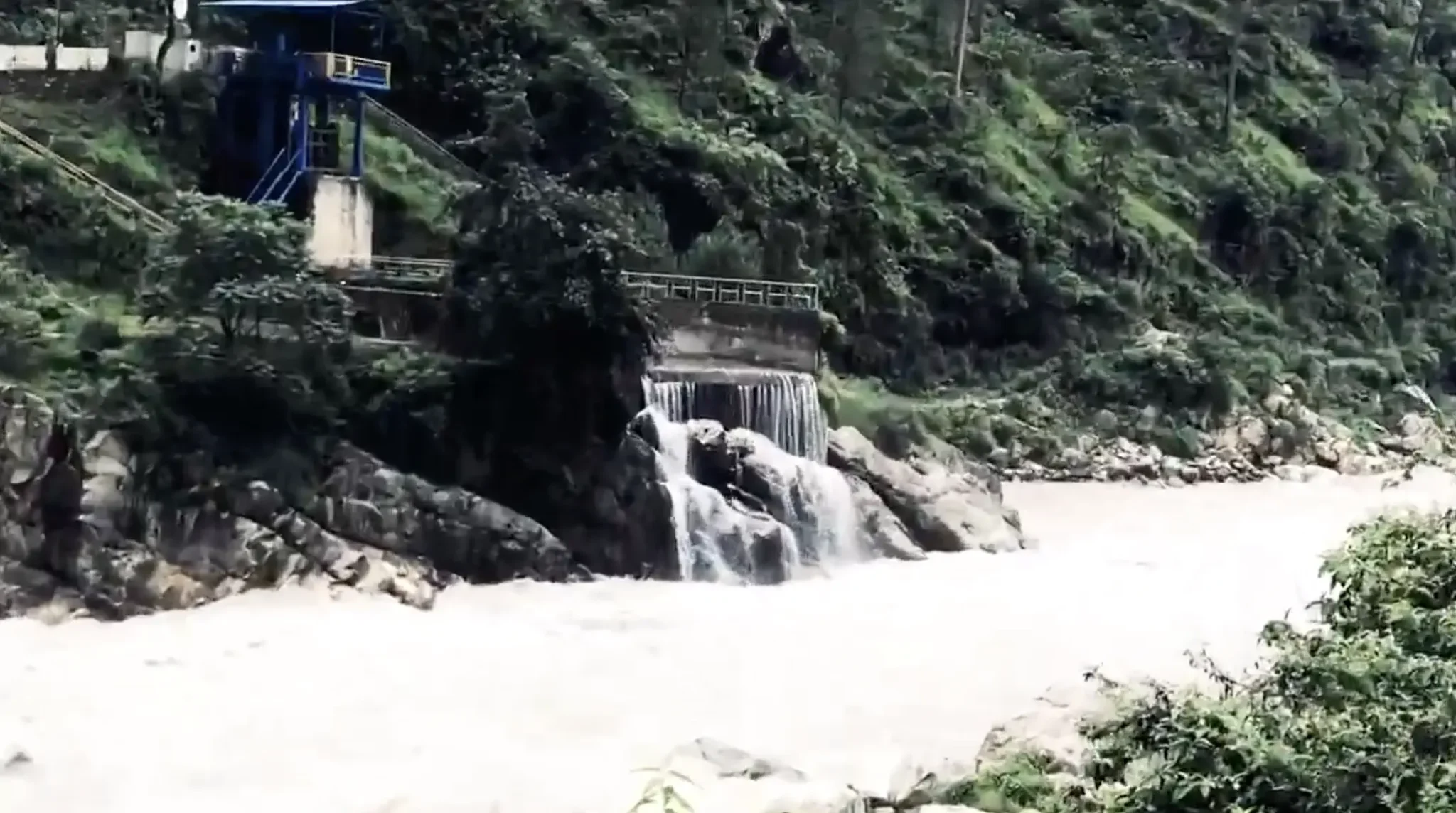 Dayara Bugyal Waterfall Scene
