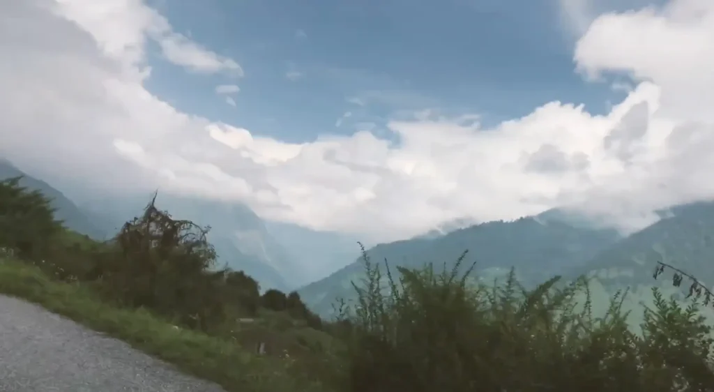 Cloudy View in Dayara Bugyal