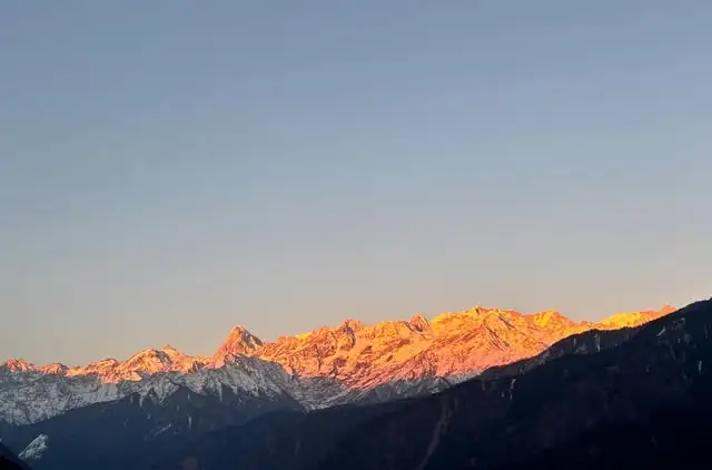 Framed peak views at Raithal