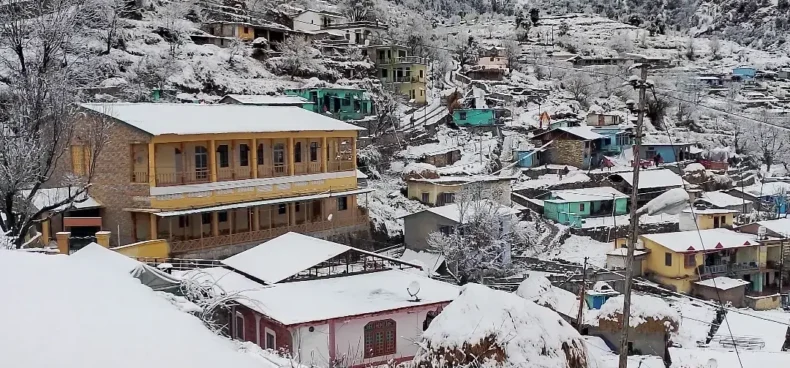 Winter snow in Raithal